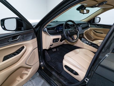 Used 2022 Jeep Grand Cherokee L Limited image 12