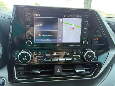 Used 2021 Toyota Highlander Limited FWD image 31