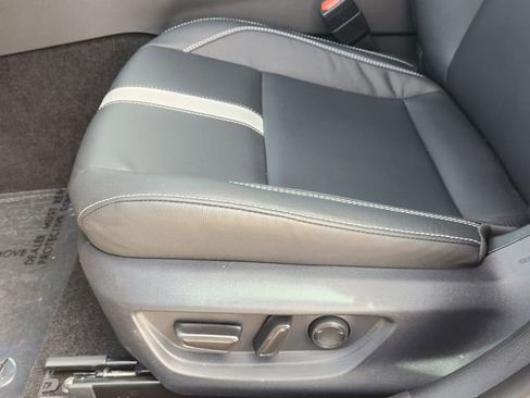 Used 2026 Toyota Camry SE w/ Convenience Package image 18