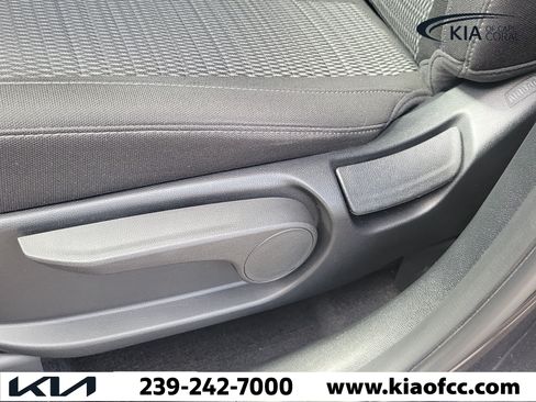 Certified 2025 Kia Sorento LX FWD image 22