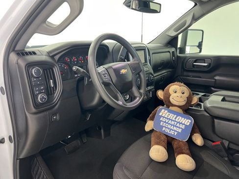 Used 2024 Chevrolet Silverado 2500 Custom w/ Custom Value Package image 9