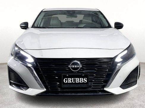 Used 2024 Nissan Altima 2.5 SV AWD/4WD image 5