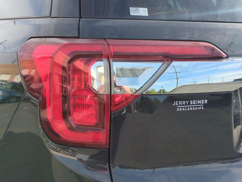 Used 2020 GMC Acadia SLT AWD/4WD image 12