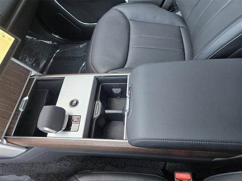 New 2026 Land Rover Range Rover Long Wheelbase SE image 14