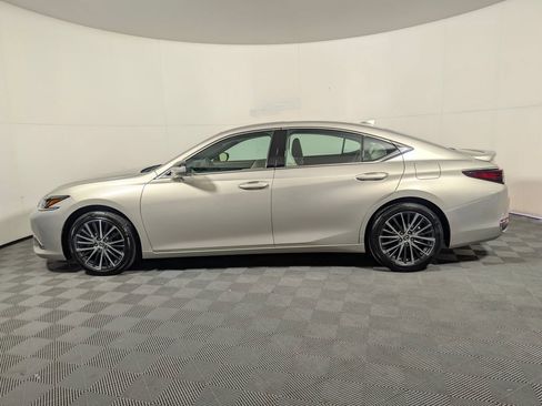 Used 2023 Lexus ES 300h w/ Premium Package image 4