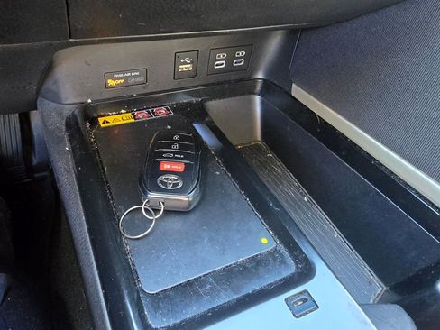 Used 2025 Toyota Camry LE image 14