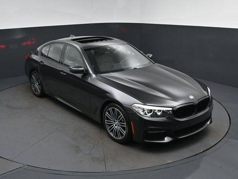 Used 2018 BMW 540i w/ M Sport Package RWD image 1