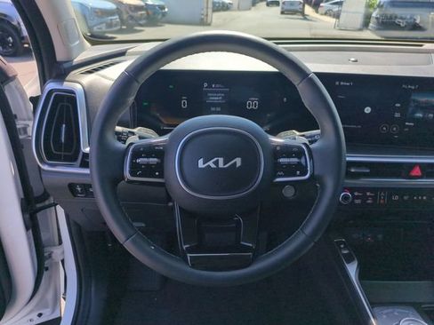 Certified 2025 Kia Sorento EX FWD image 17