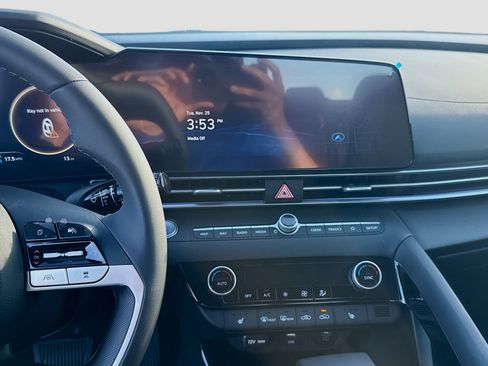 New 2025 Hyundai Elantra SEL image 10