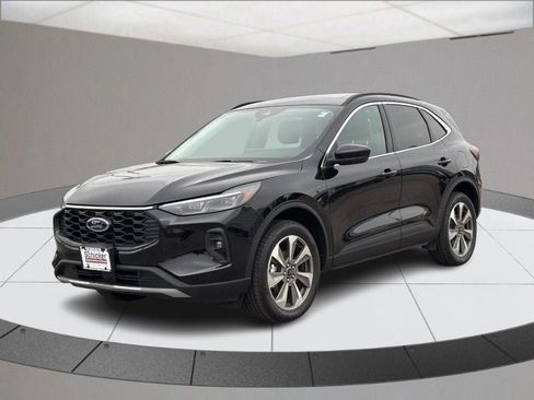 Used 2025 Ford Escape Platinum image 8