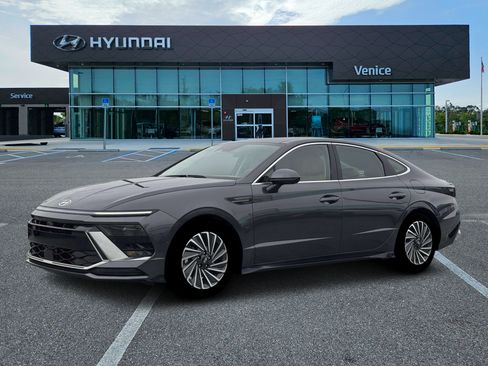 New 2026 Hyundai Sonata Limited FWD image 2