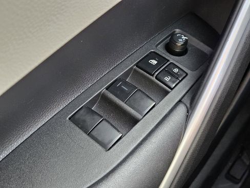 Used 2023 Toyota Corolla Cross LE image 22