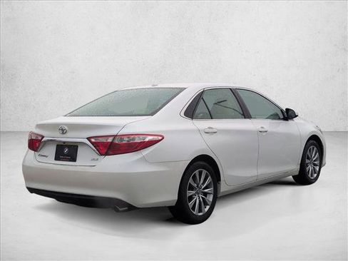 Used 2017 Toyota Camry XLE w/ Moonroof Package image 5