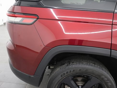 Used 2023 Jeep Grand Cherokee Altitude AWD/4WD image 26