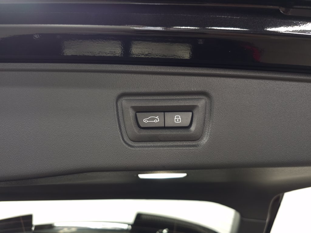 Used 2026 BMW M5 Touring AWD/4WD image 9