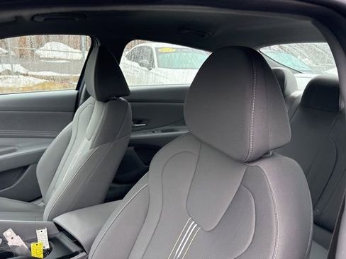 Certified 2025 Hyundai Elantra Sport image 22
