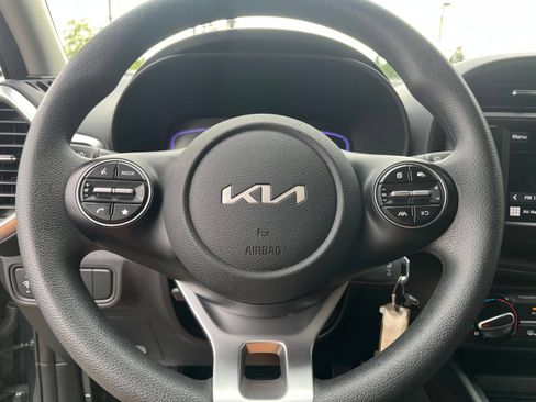 Used 2025 Kia Soul LX w/ LX Technology Package FWD image 28