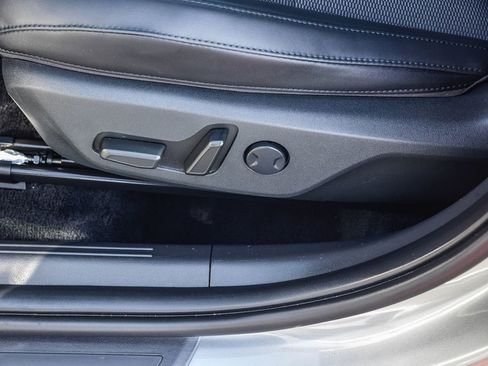 Used 2023 Kia Niro EX Touring image 26