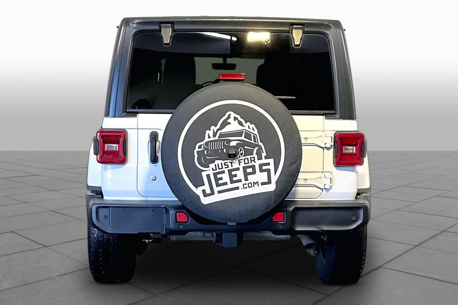 Used 2018 Jeep Wrangler Unlimited Sahara w/ Dual Top Group AWD/4WD image 5