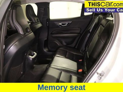 Used 2021 Volvo S60 T5 Momentum w/ Premium Package image 21