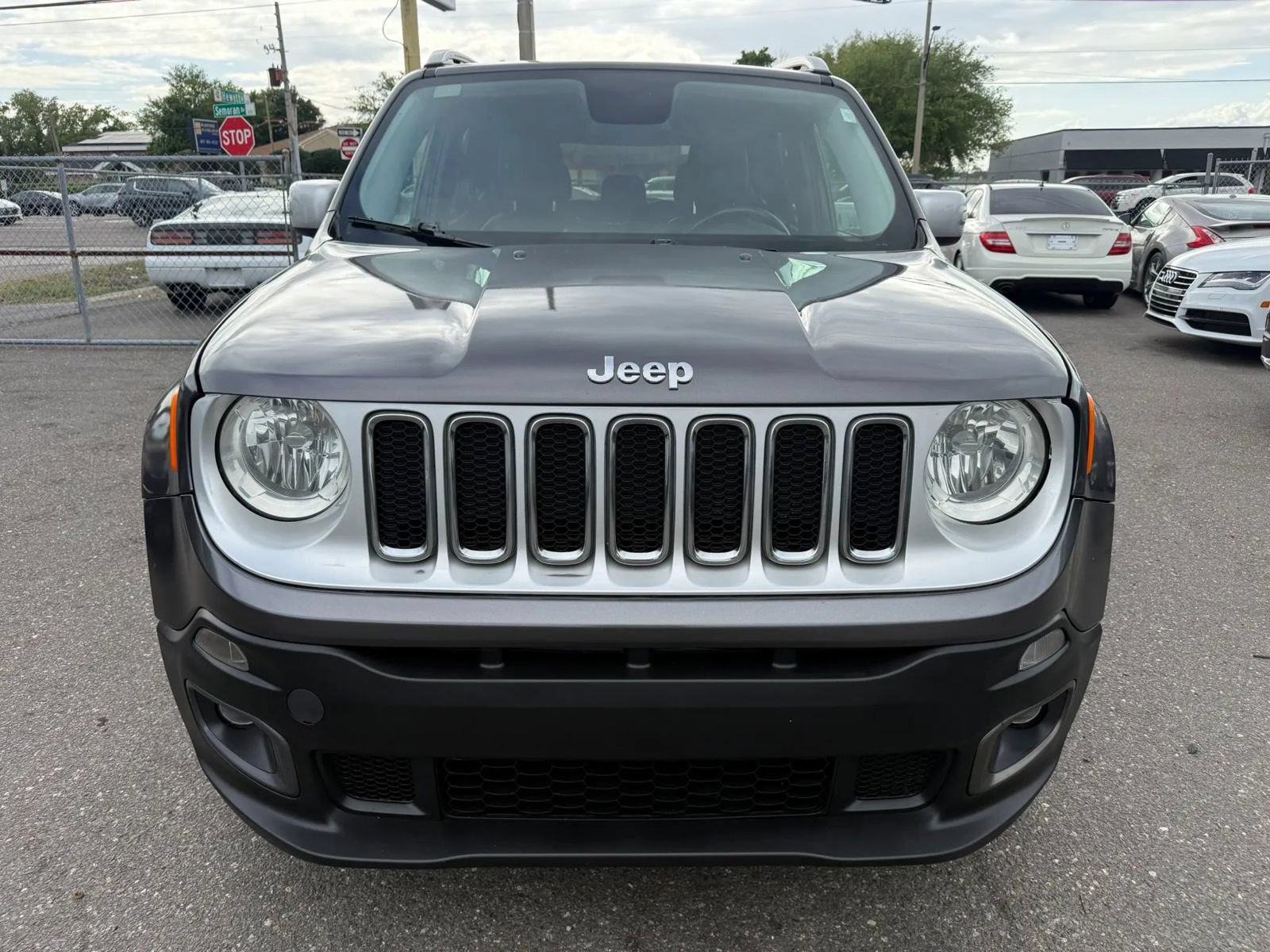 Used 2017 Jeep Renegade Limited FWD image 2