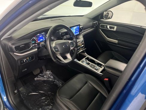 Used 2023 Ford Explorer XLT w/ Equipment Group 202A AWD/4WD image 24