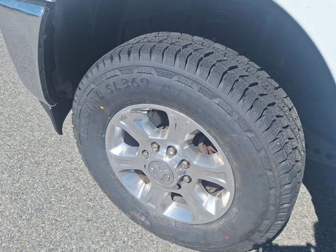 Used 2024 RAM 2500 Big Horn AWD/4WD image 9