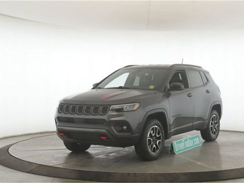 Used 2024 Jeep Compass Trailhawk w/ Trailhawk Elite Group image 10