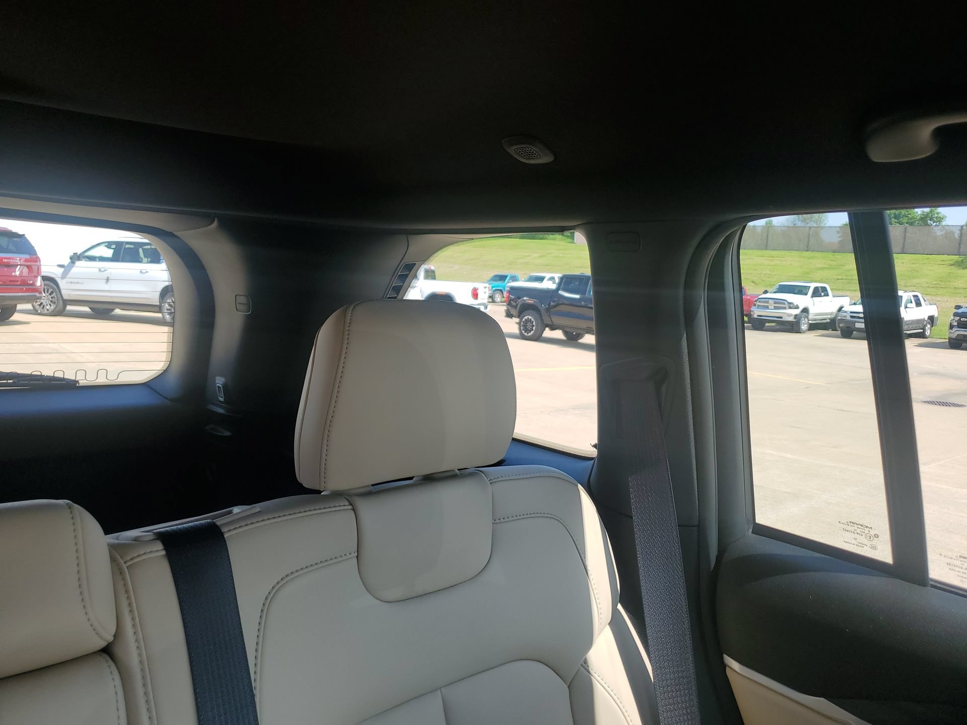 Used 2023 Jeep Grand Cherokee Limited AWD/4WD image 15