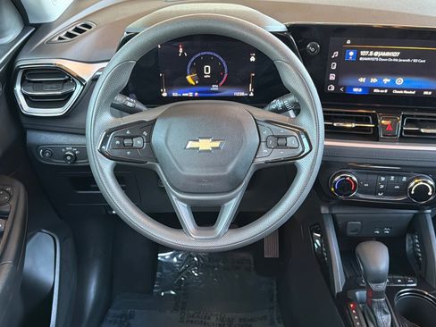 Used 2025 Chevrolet TrailBlazer LT AWD/4WD image 15