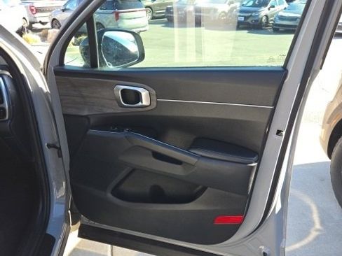 Used 2022 Kia Sorento S image 32