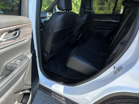 Used 2024 Jeep Grand Cherokee Limited w/ Luxury Tech Group II RWD image 24
