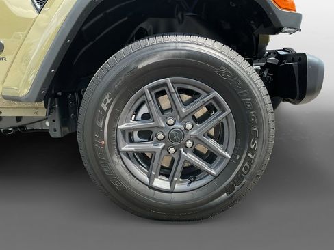 New 2025 Jeep Gladiator Sport image 8