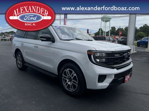 Used 2025 Ford Expedition Active AWD/4WD image 3