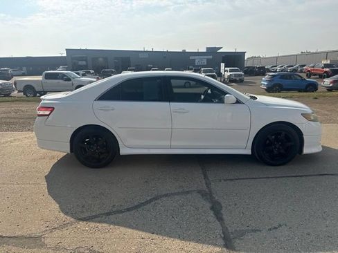 Used 2011 Toyota Camry SE w/ SE Extra-Value Pkg #1 FWD image 12