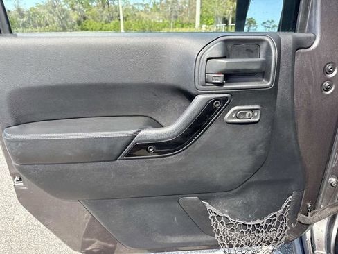 Used 2016 Jeep Wrangler Unlimited Sahara image 17