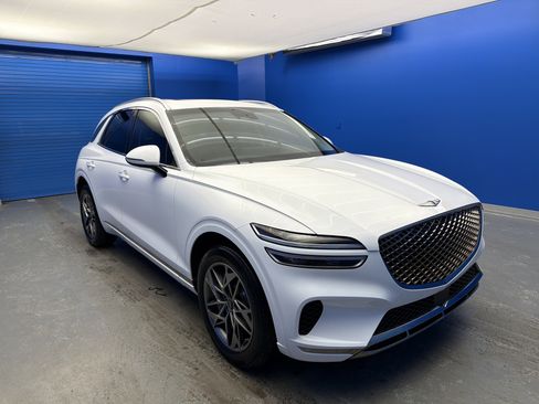 Used 2023 Genesis GV70 2.5T w/ Select Package image 2