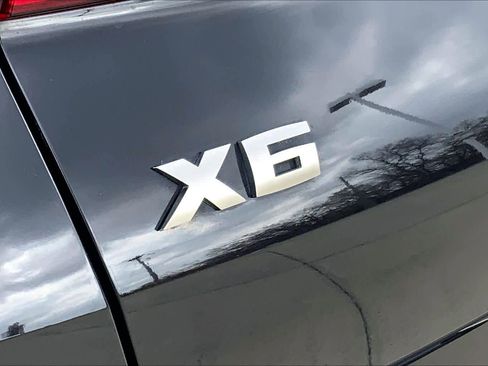Used 2022 BMW X6 M50i w/ Executive Package image 10