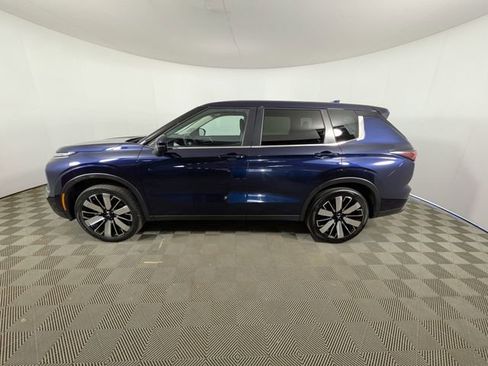 Used 2025 Mitsubishi Outlander SE AWD/4WD image 26