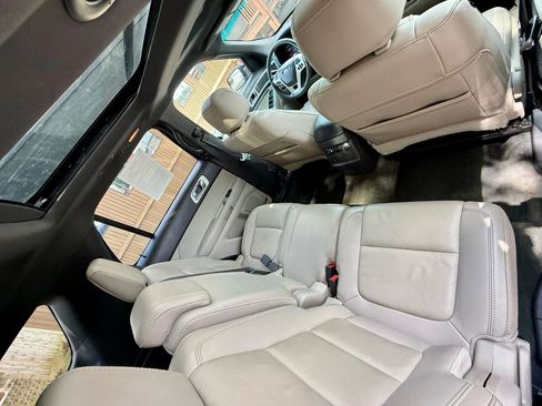 Used 2014 Ford Explorer XLT w/ Equipment Group 202A AWD/4WD image 33