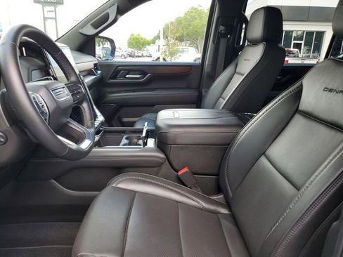 Used 2025 GMC Yukon XL Denali AWD/4WD image 18