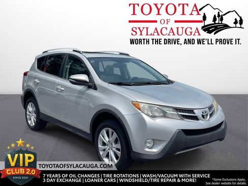 Used 2015 Toyota RAV4 Limited FWD image 1
