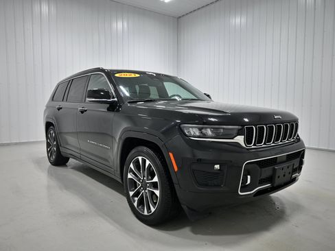 Used 2021 Jeep Grand Cherokee L Overland w/ Luxury Tech Group IV AWD/4WD image 3
