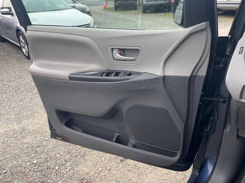 Used 2020 Toyota Sienna LE FWD image 23
