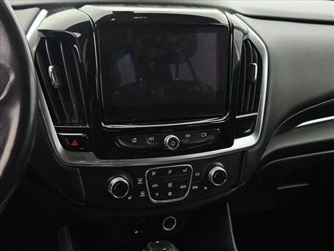 Used 2018 Chevrolet Traverse LT image 12