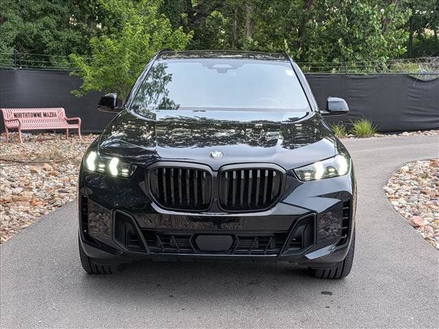 Used 2025 BMW X5 xDrive40i w/ M Sport Package AWD/4WD image 9
