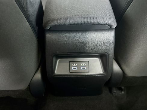 Used 2025 Toyota Corolla LE image 27