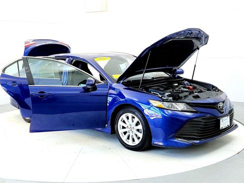 Certified 2018 Toyota Camry LE w/ Convenience Package image 12