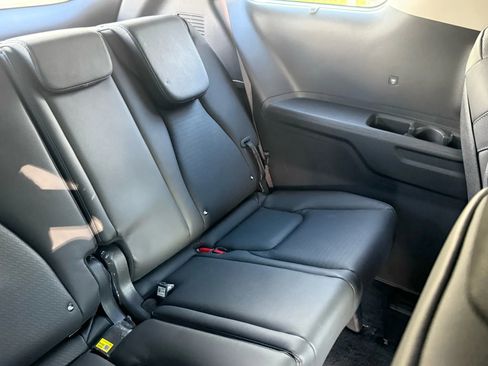 Used 2025 Kia Carnival SX Prestige FWD image 32