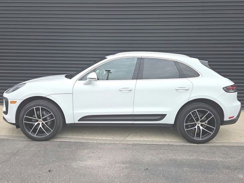 Certified 2026 Porsche Macan AWD/4WD image 2
